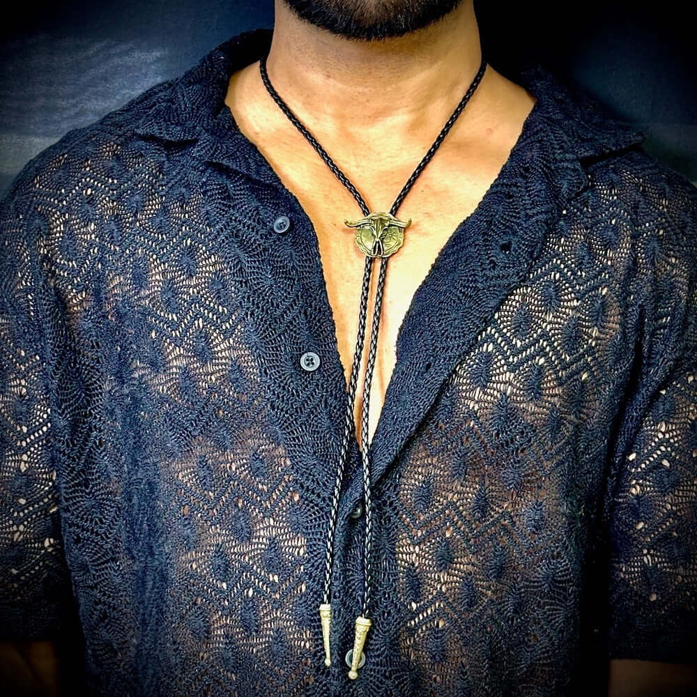 THE MEN THING Leather Necklace HORN VALOR - Retro Alloy Pendant Bolo Tie | Adjustable Genuine Leather Cowboy Necktie Necklace for Men & Boys