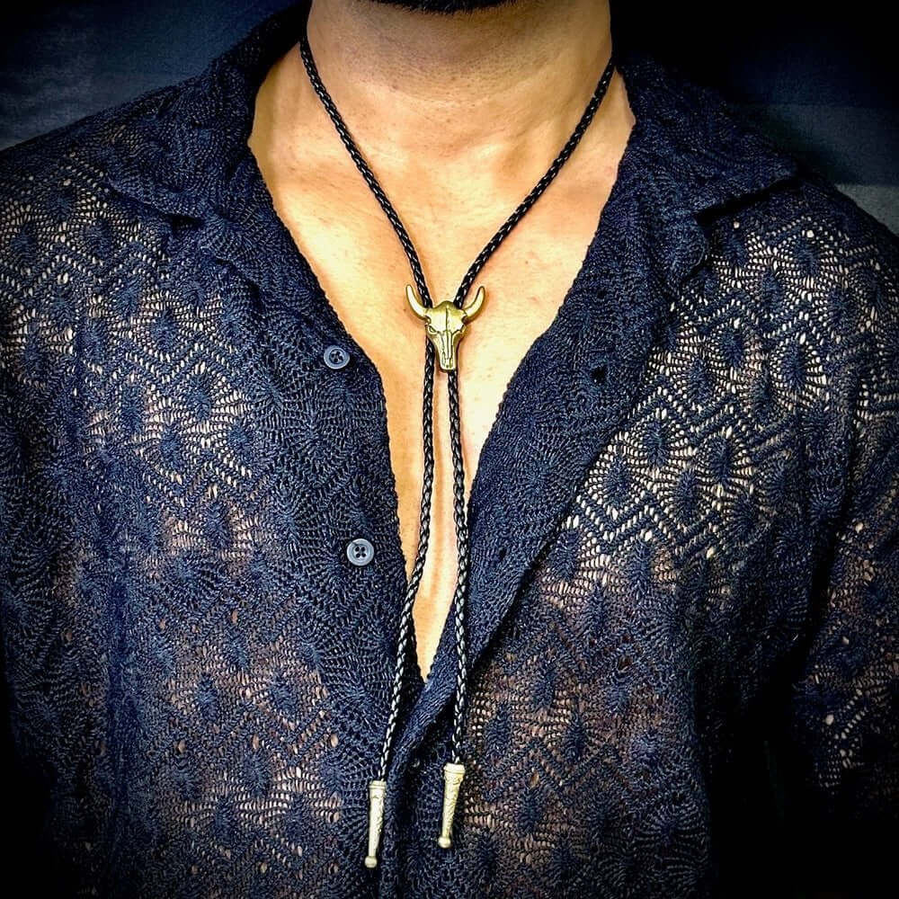 THE MEN THING Leather Necklace HORNET - Retro Alloy Pendant Bolo Tie | Adjustable Genuine Leather Cowboy Necktie Necklace for Men & Boys