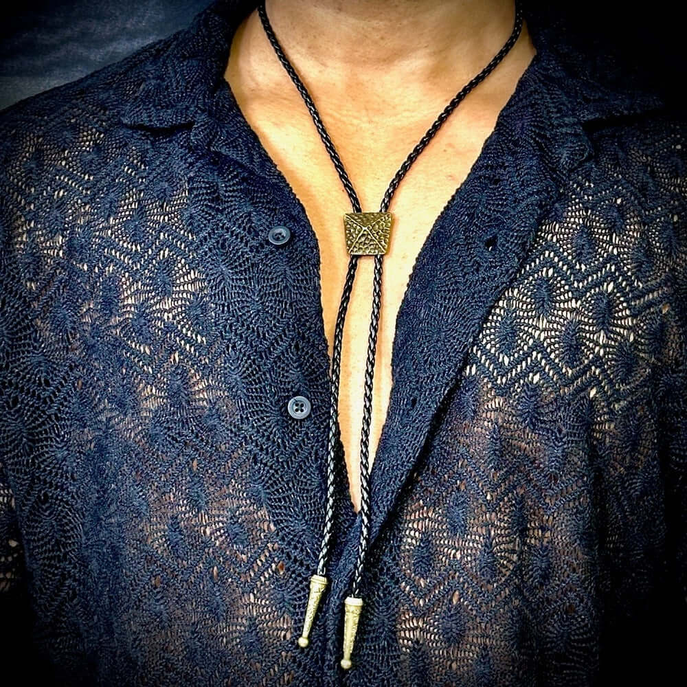 THE MEN THING Leather Necklace TRIADORN - Retro Alloy Pendant Bolo Tie | Adjustable Genuine Leather Cowboy Necktie Necklace for Men & Boys