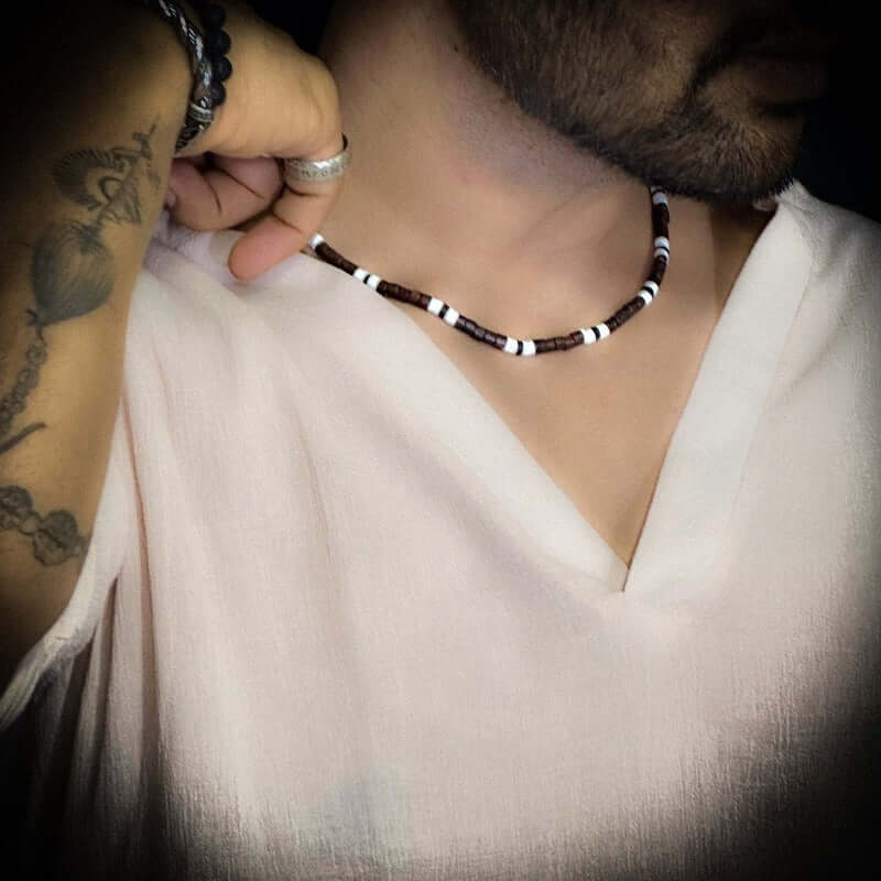 THE MEN THING Pearl / Bead Necklace BROWN TIGER COCO - Seed Beaded Necklace - Brown and White Puka Shells - Stylish Necklace for Men and Boys (21 inches with adjustable cable chain)
