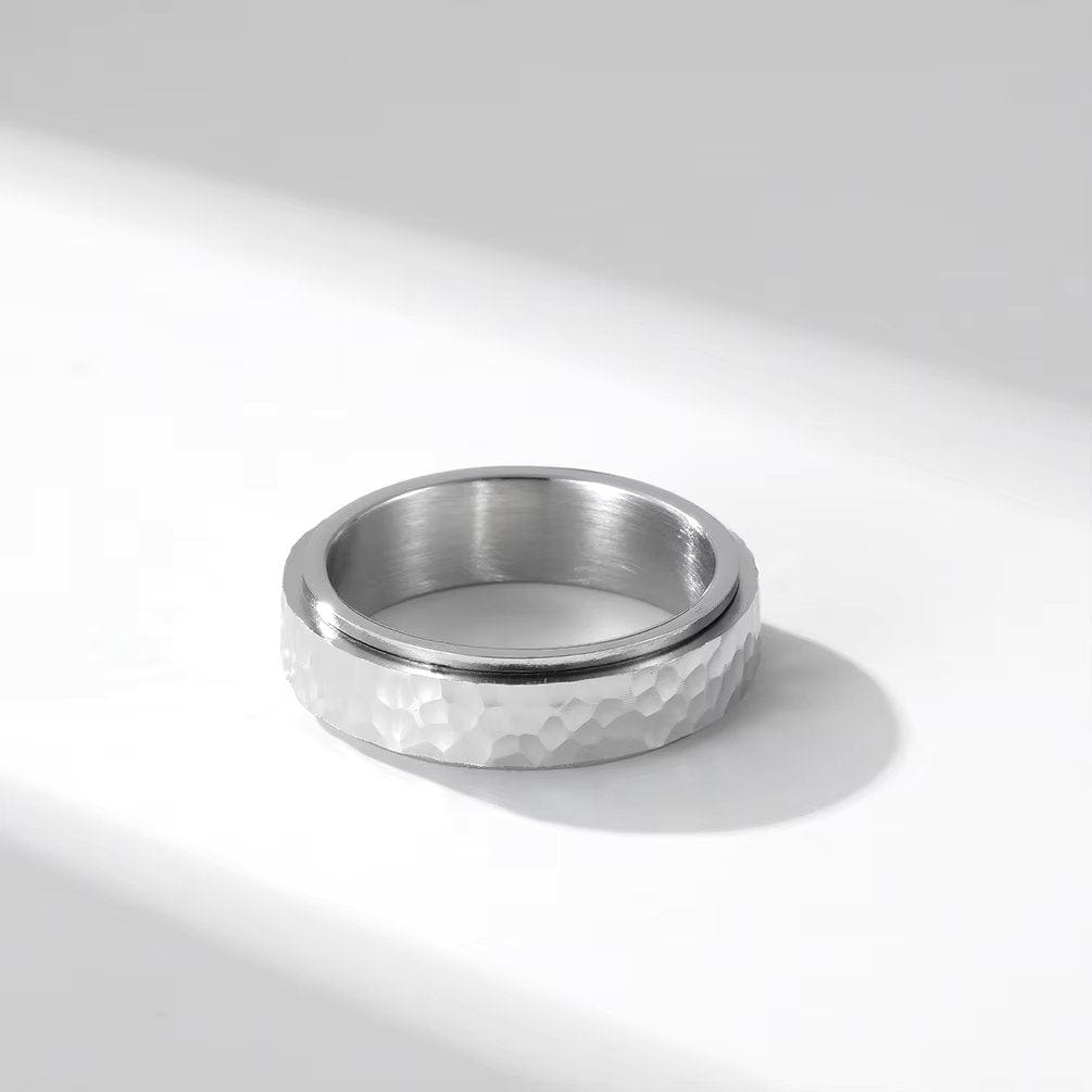 THE MEN THING Rings SILVERFORGE TITANIUM HAMMERED RING - Silver Toned Ring - Pure Titanium Steel Ring for Men Size - 21