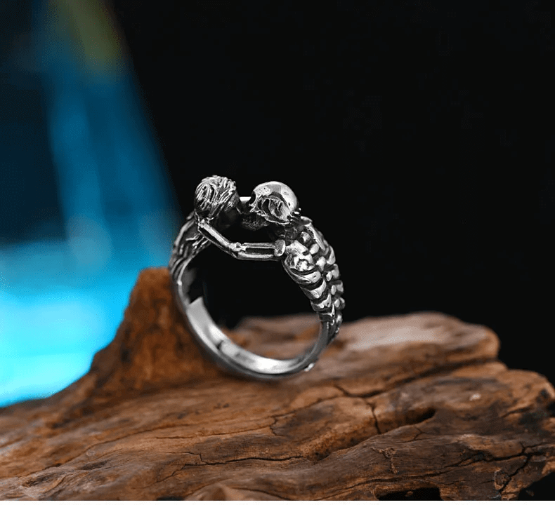 THE MEN THING Rings SKULL KISS - Alloy Adjustable Ring for Men and Boys
