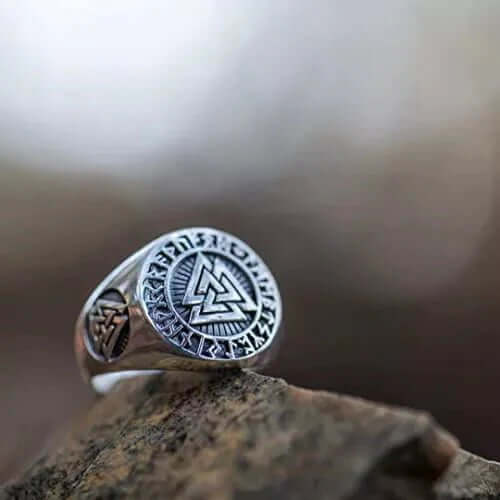 THE MEN THING Rings TRIVALK - Norse-Inspired Titanium Steel Ring with Rune & Valknut Symbol - Viking Style