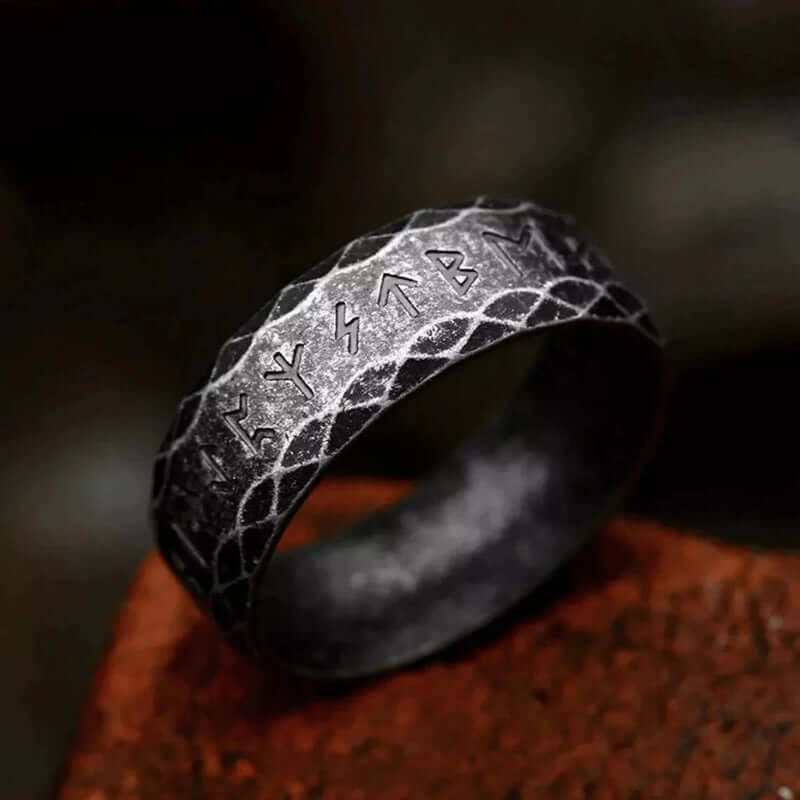 THE MEN THING Rings VIKING NORSE AMULET - Black Oxy Ring - Pure Titanium Steel Ring for Men (Size, 17-21- 24)