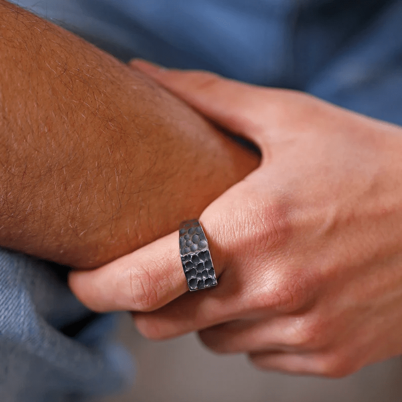 THE MEN THING Rings WARLORD BLACK HAMMERED RING - Black Titanium Steel Ring - Pure Titanium Steel Ring for Men Size - 21