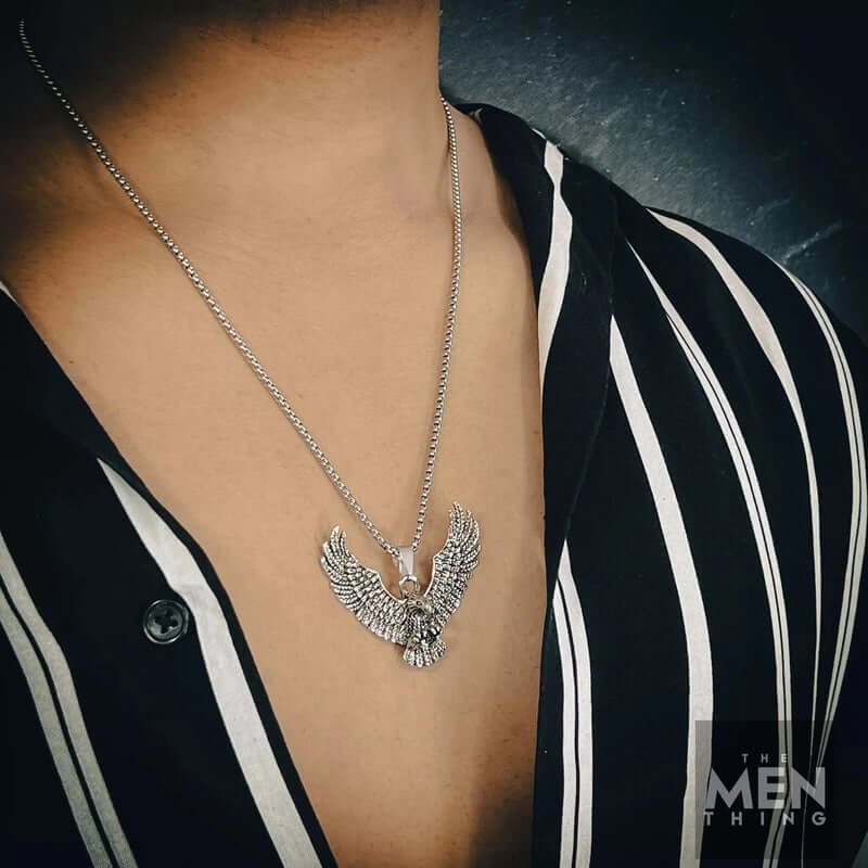 THE MEN THING SS Pendant/ Necklace EAGLE CATCH - Alloy Eagle Pendant with Stainless Steel 24inch Round Box Chain, American trending Style for Men & Boy