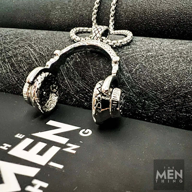 THE MEN THING SS Pendant/ Necklace HEADPHONE SILVER (A) - Alloy Pendant with Stainless Steel 24inch Round Box Chain for Men, American trending Style for Men & Boy