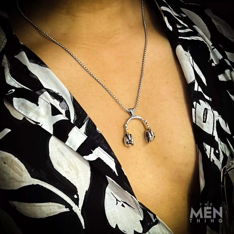 THE MEN THING SS Pendant/ Necklace HEADPHONE SILVER (A) - Alloy Pendant with Stainless Steel 24inch Round Box Chain for Men, American trending Style for Men & Boy