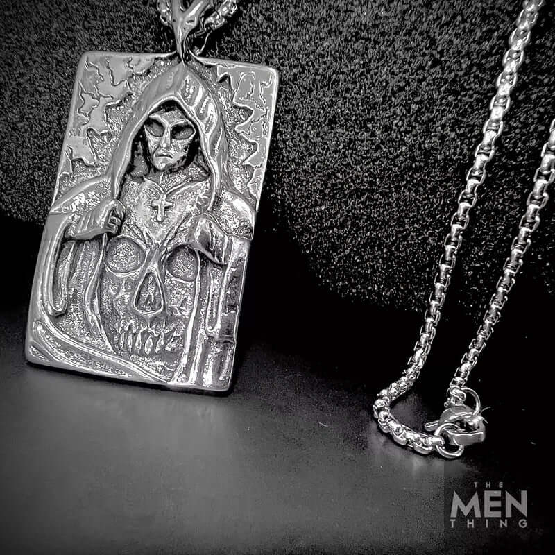THE MEN THING SS Pendant/ Necklace HIDDEN DEVIL - Alloy Pendant with Pure Stainless Steel 24inch Round Box Chain, American trending Style for Men & Boy