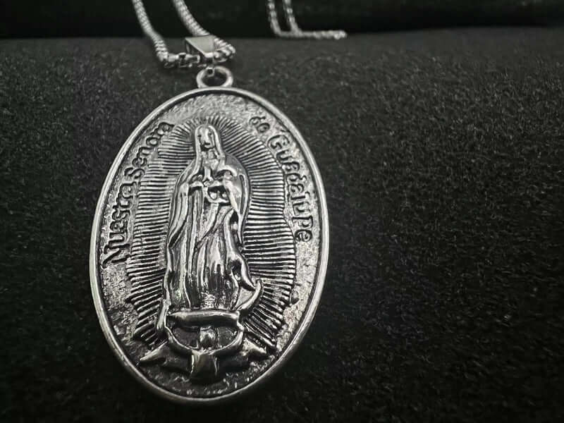 THE MEN THING SS Pendant/ Necklace JESUS CARD - Alloy Pendant with Pure Stainless Steel 24inch Round Box Chain, American trending Style for Men & Boy