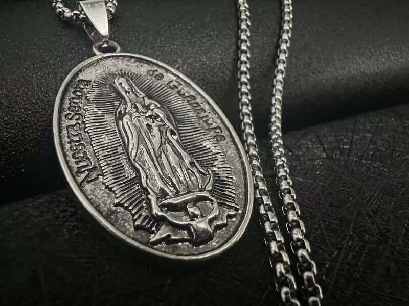THE MEN THING SS Pendant/ Necklace JESUS CARD - Alloy Pendant with Pure Stainless Steel 24inch Round Box Chain, American trending Style for Men & Boy