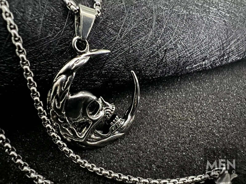 THE MEN THING SS Pendant/ Necklace MOON NIGHT SKULL - Alloy Pendant with Stainless Steel 24inch Round Box Chain, European trending Style for Men & Boy