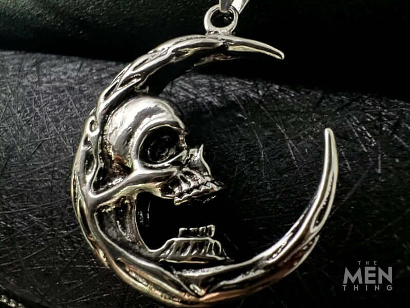 THE MEN THING SS Pendant/ Necklace MOON NIGHT SKULL - Alloy Pendant with Stainless Steel 24inch Round Box Chain, European trending Style for Men & Boy