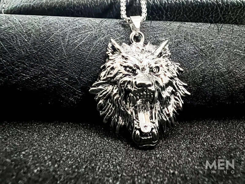 THE MEN THING SS Pendant/ Necklace ROARING KING - Alloy Pendant with Pure Stainless Steel 24inch Round Box Chain, European trending Style for Men & Boy