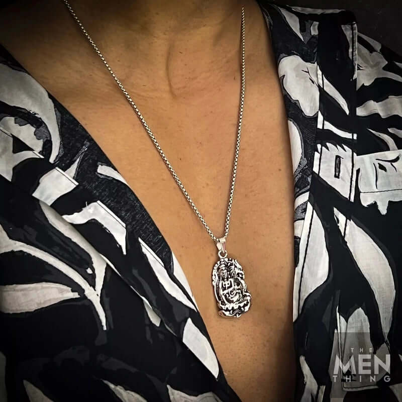 THE MEN THING SS Pendant/ Necklace ROARING PEACE - Alloy Pendant with Pure Stainless Steel 24inch Round Box Chain, American trending Style for Men & Boy