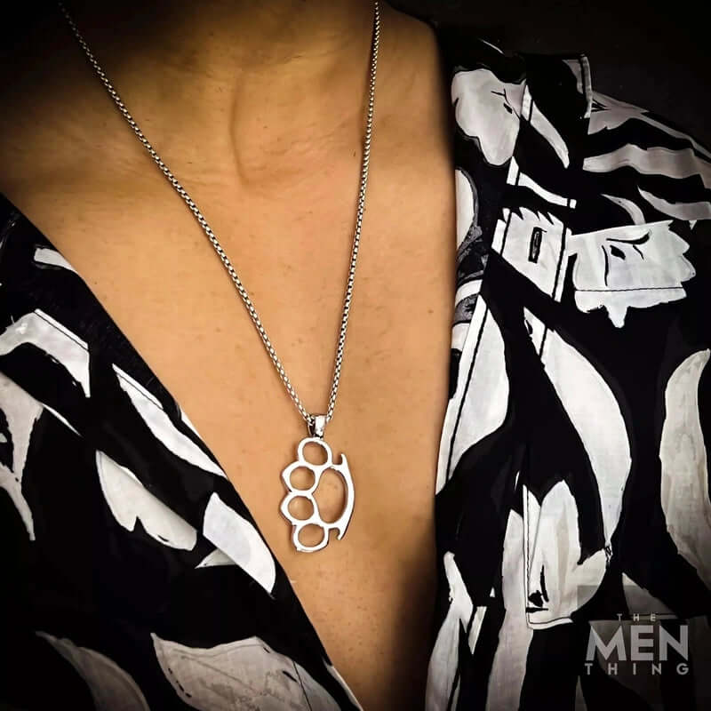 THE MEN THING SS Pendant/ Necklace STRONG GRIP - Alloy Pendant with Stainless Steel 24inch Round Box Chain, European trending Style for Men & Boy