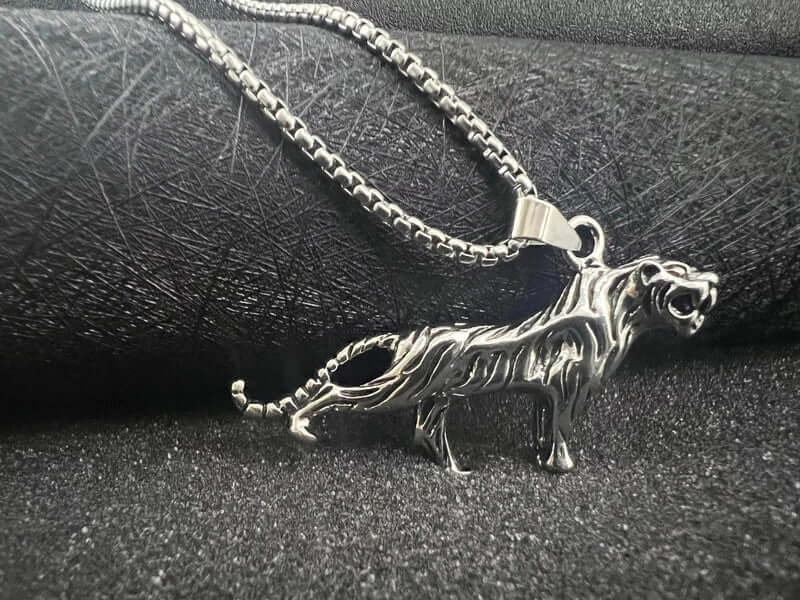 THE MEN THING SS Pendant/ Necklace TIGER KING - Alloy Pendant with Stainless Steel 24inch Round Box Chain, American trending Style for Men & Boy, 24 inch
