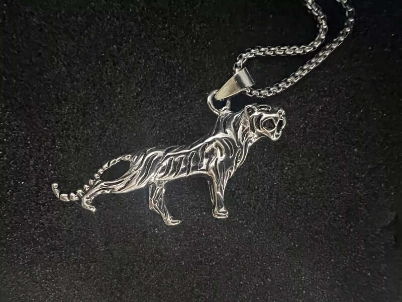 THE MEN THING SS Pendant/ Necklace TIGER KING - Alloy Pendant with Stainless Steel 24inch Round Box Chain, American trending Style for Men & Boy, 24 inch