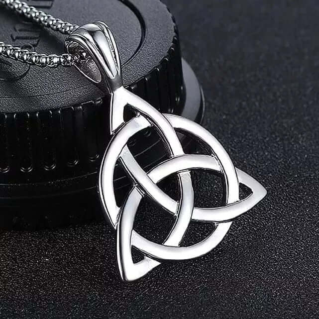 THE MEN THING SS Pendant/ Necklace TRINITY KNOT - Alloy Pendant with Stainless Steel 24inch Round Box Chain, European trending Style for Men & Boy