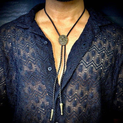 THE MEN THING Leather Necklace AMERICAN PRIDE - Retro Alloy Pendant Bolo Tie | Adjustable Genuine Leather Cowboy Necktie Necklace for Men & Boys
