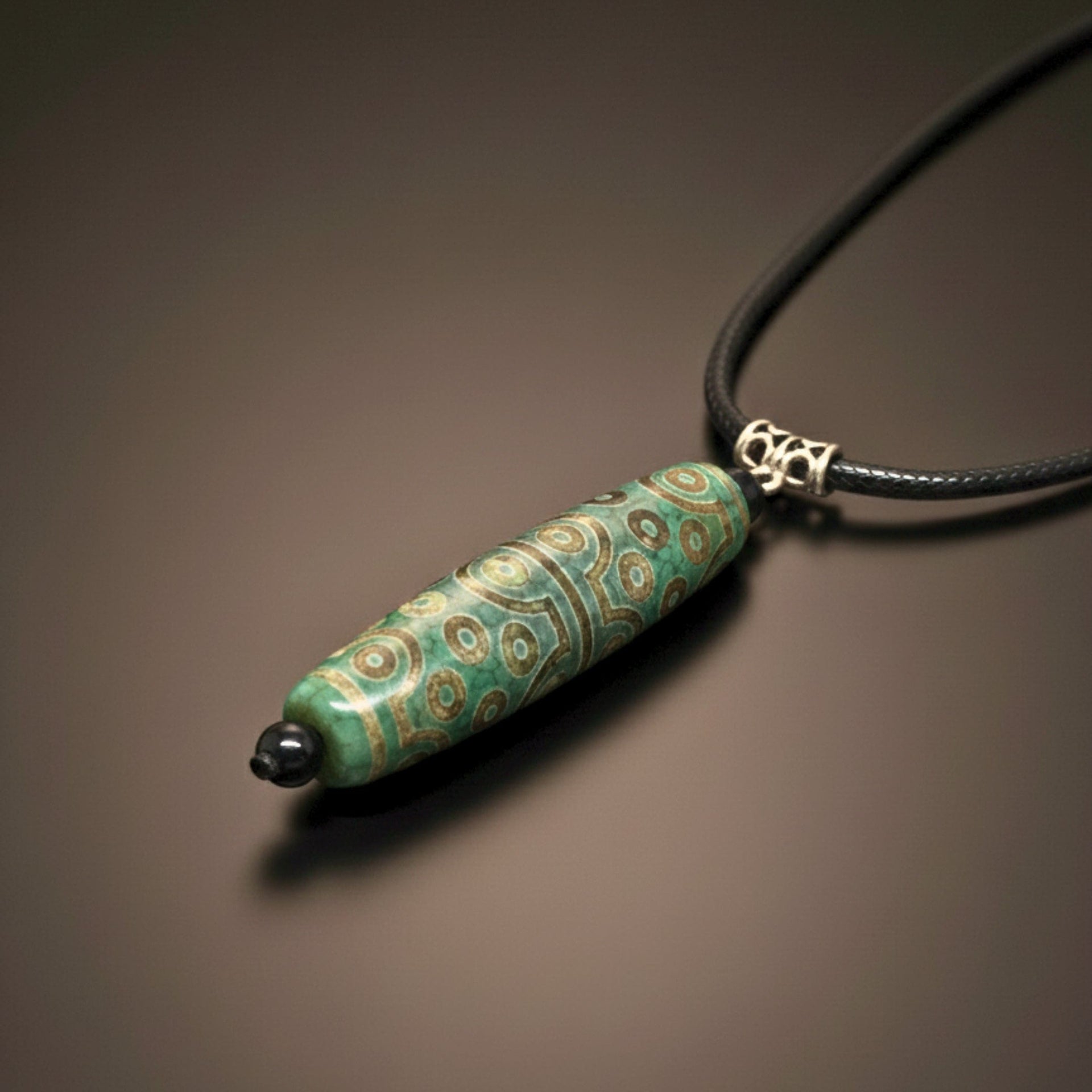 THE MEN THING Leather Necklace Verdant Guardian – 3-Inch Natural Crystal Pendant with 28-Inch Leather Rope for Men & Boys