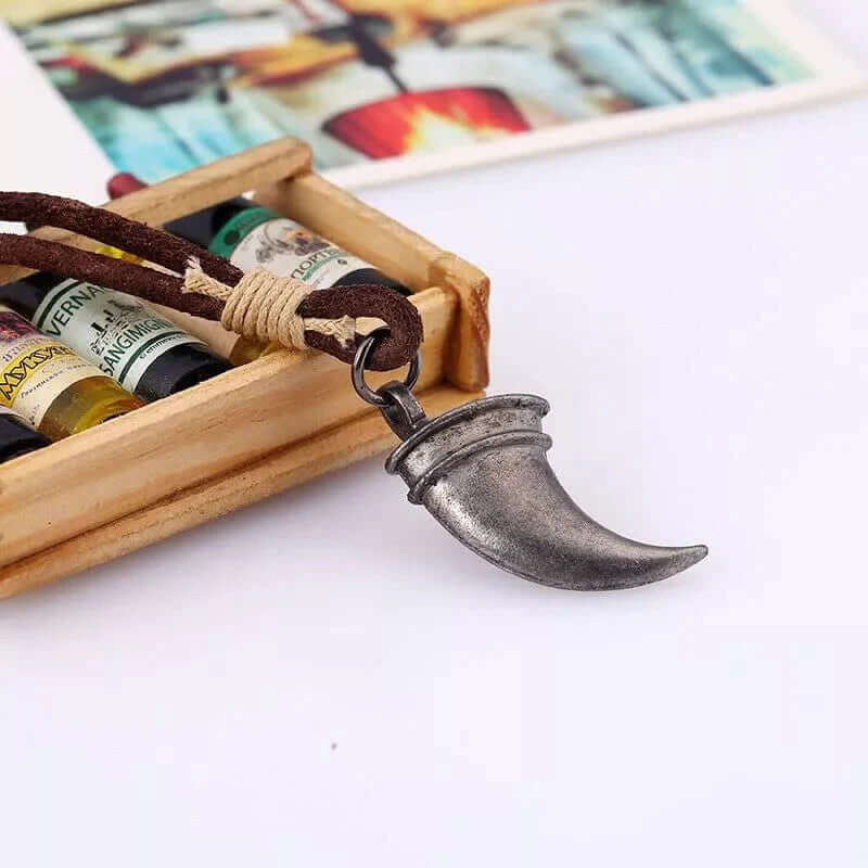 THE MEN THING Leather Necklace WARRIOR TOOTH BROWN - Vintage Alloy Claw Pendant with Adjustable Pure Leather Cord Necklace for Men & Boys
