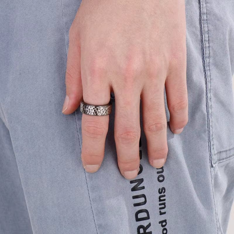 THE MEN THING Rings BLACK TITANIUM HAMMERED RING - Silver Ring - Pure Titanium Steel Ring for Men Size - 21
