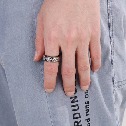 THE MEN THING Rings BLACK TITANIUM HAMMERED RING - Silver Ring - Pure Titanium Steel Ring for Men Size - 21