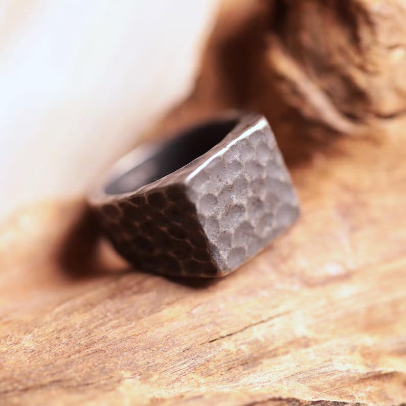 THE MEN THING Rings IRONCLAD HAMMERED RING - Titanium Steel Ring - Pure Titanium Steel Ring for Men Size - 21