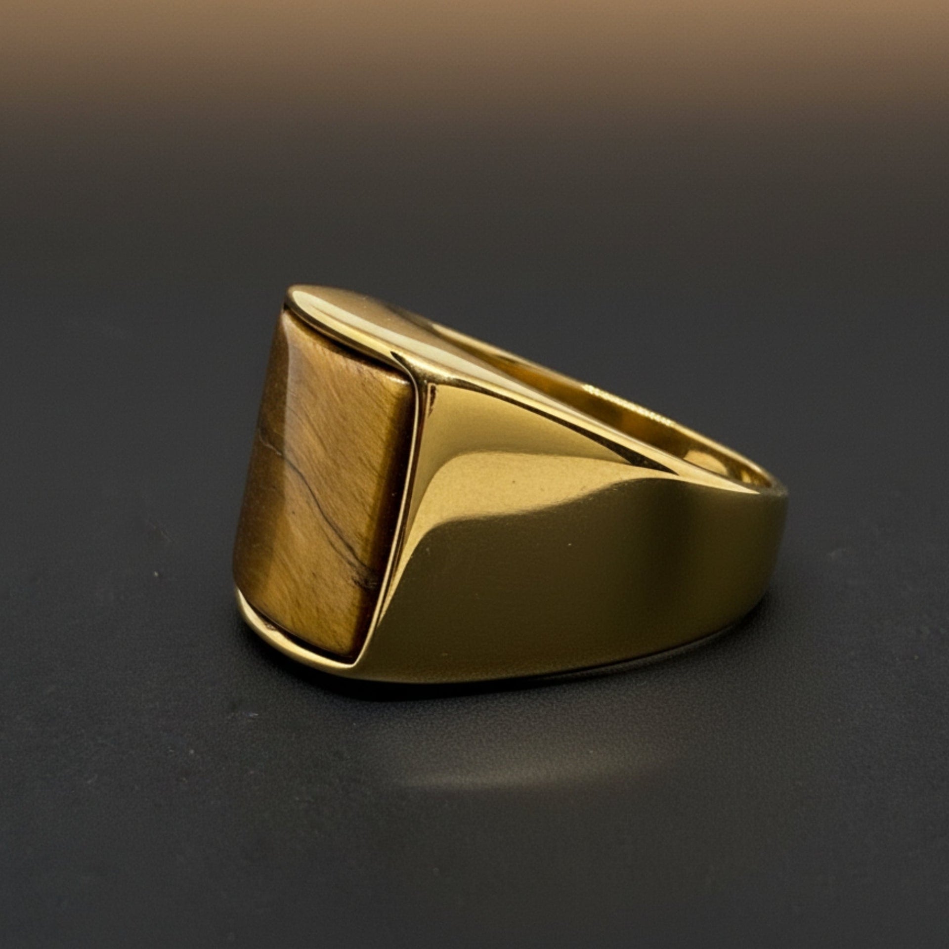 THE MEN THING Rings Royal Series - AMBERSTONE CREST RING - Pure Stainless Steel Men’s Gold-Plated Ring – Statement Luxury Jewelry (Size : 16-21-26)