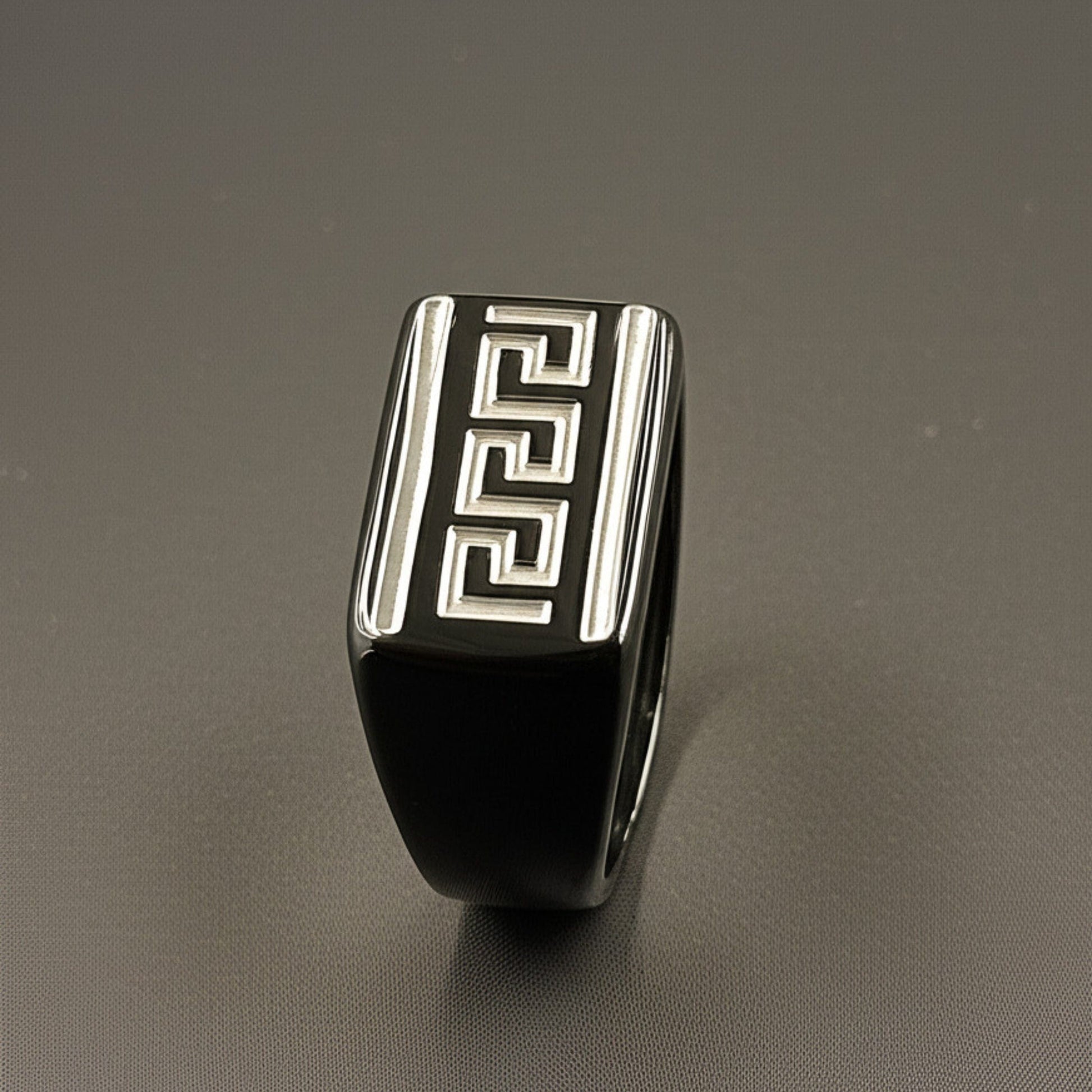 THE MEN THING Rings Royal Series - EZARO RING - Pure Stainless Steel Men’s Black-White Shell-Plated Ring – Statement Luxury Jewelry (Size : 18-21-23)