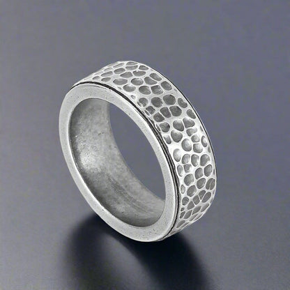 THE MEN THING Rings SILVERFORGE TITANIUM HAMMERED RING - Silver Toned Ring - Pure Titanium Steel Ring for Men Size - 21