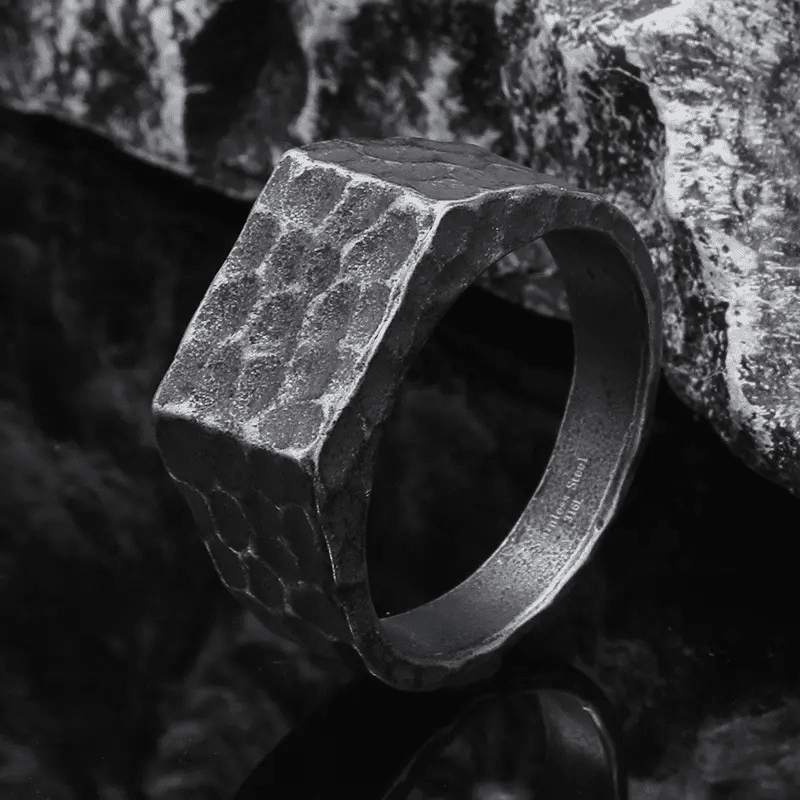 THE MEN THING Rings WARLORD BLACK HAMMERED RING - Black Titanium Steel Ring - Pure Titanium Steel Ring for Men Size - 21