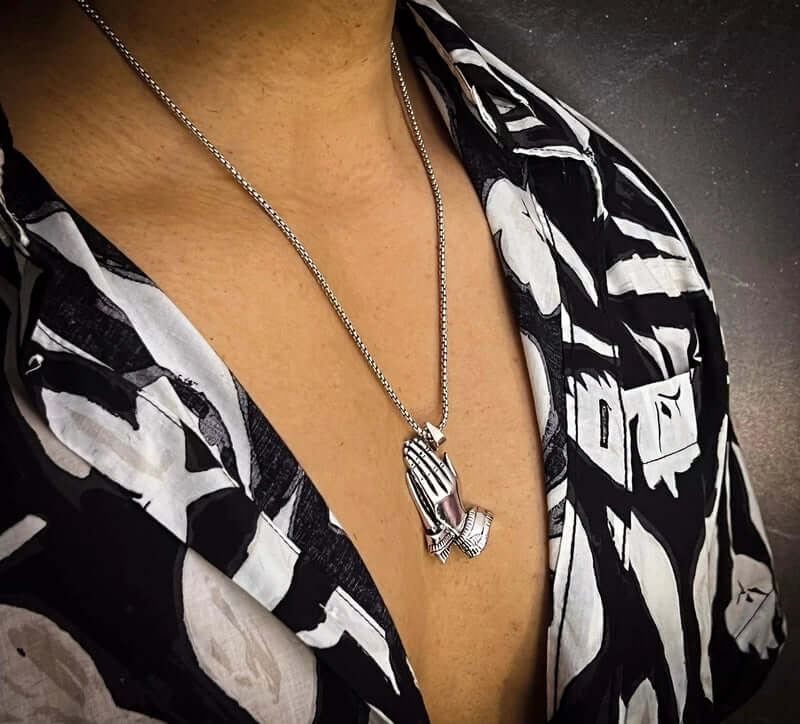 THE MEN THING SS Pendant/ Necklace APPLAUD -  Alloy Pendant with Stainless Steel 24inch Round Box Chain, Milan trending Style for Men & Boy