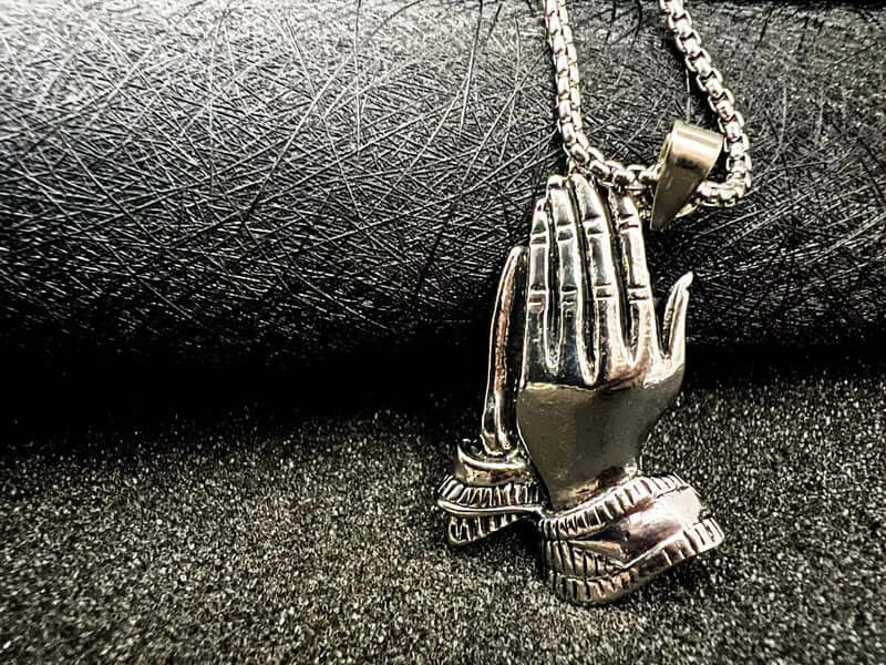 THE MEN THING SS Pendant/ Necklace APPLAUD -  Alloy Pendant with Stainless Steel 24inch Round Box Chain, Milan trending Style for Men & Boy
