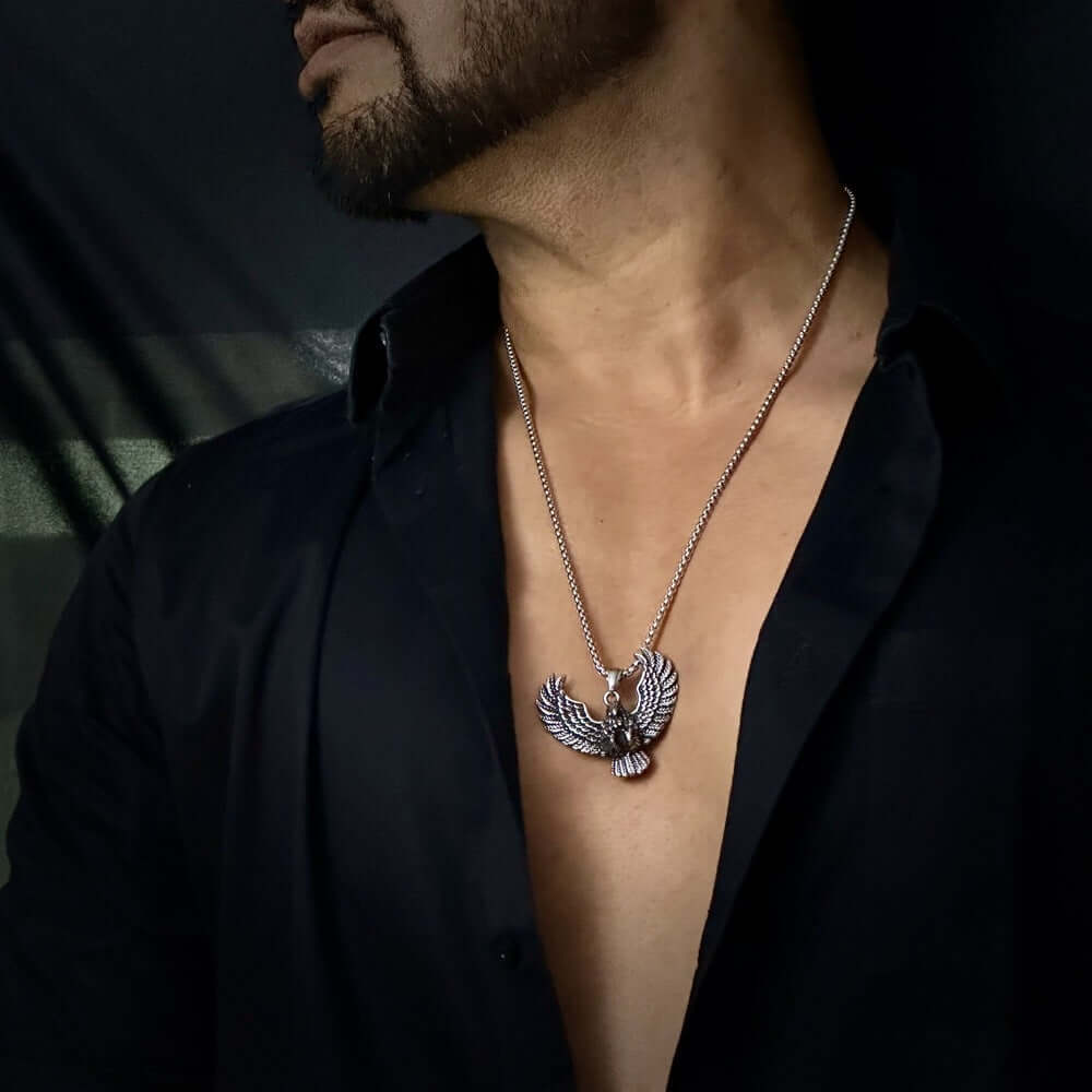 THE MEN THING SS Pendant/ Necklace EAGLE CATCH - Alloy Eagle Pendant with Stainless Steel 24inch Round Box Chain, American trending Style for Men & Boy