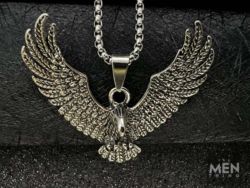 THE MEN THING SS Pendant/ Necklace EAGLE CATCH - Alloy Eagle Pendant with Stainless Steel 24inch Round Box Chain, American trending Style for Men & Boy