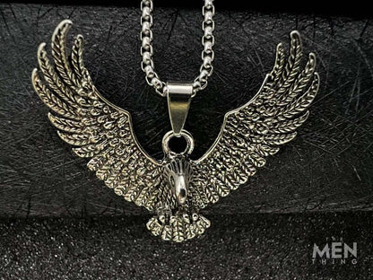 THE MEN THING SS Pendant/ Necklace EAGLE CATCH - Alloy Eagle Pendant with Stainless Steel 24inch Round Box Chain, American trending Style for Men & Boy
