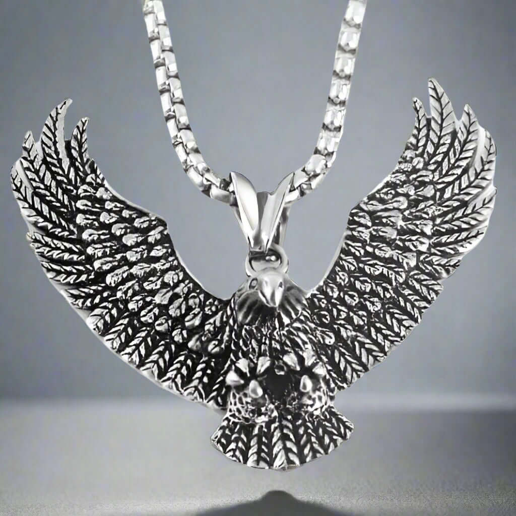THE MEN THING SS Pendant/ Necklace EAGLE CATCH - Alloy Eagle Pendant with Stainless Steel 24inch Round Box Chain, American trending Style for Men & Boy