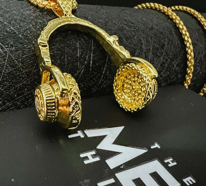 THE MEN THING SS Pendant/ Necklace HEADPHONE GOLD (A) - Alloy Pendant with Stainless Steel 24inch Round Box Chain, American trending Style for Men & Boys