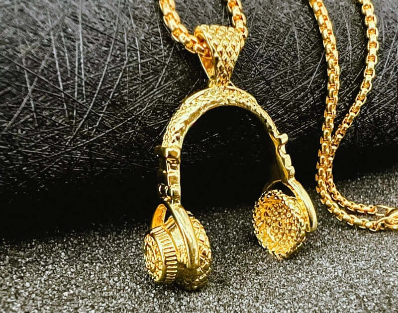 THE MEN THING SS Pendant/ Necklace HEADPHONE GOLD (A) - Alloy Pendant with Stainless Steel 24inch Round Box Chain, American trending Style for Men & Boys