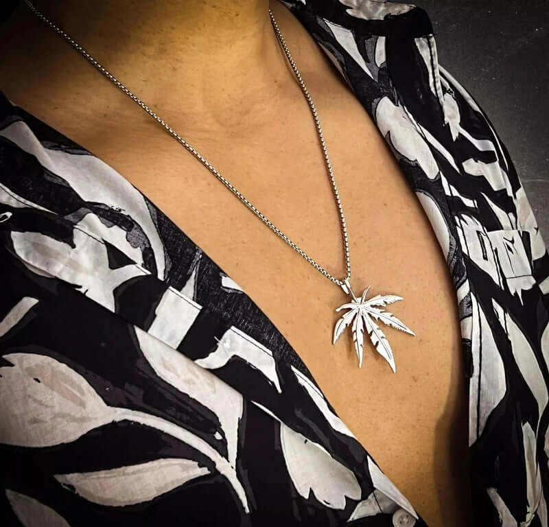 THE MEN THING SS Pendant/ Necklace LEAFEN -  Alloy Pendant with Stainless Steel  24inch Chain
