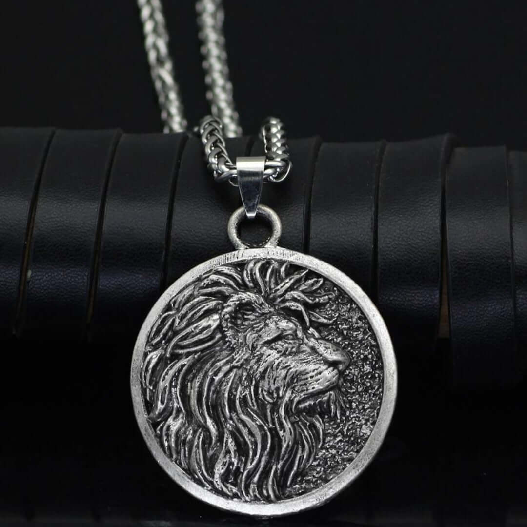 THE MEN THING SS Pendant/ Necklace LION KING HEAD - Alloy Pendant with Stainless Steel 24inch Spiga Chain for Men & Boy