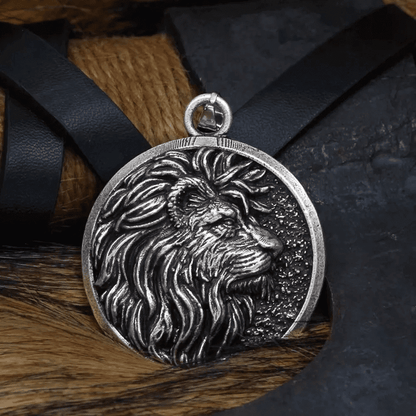 THE MEN THING SS Pendant/ Necklace LION KING HEAD - Alloy Pendant with Stainless Steel 24inch Spiga Chain for Men & Boy