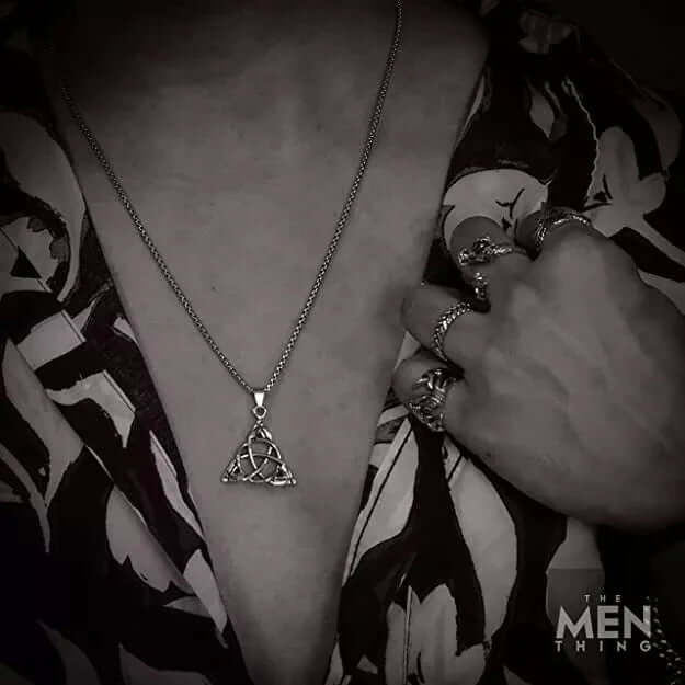 THE MEN THING SS Pendant/ Necklace LUCKY KNOT - Alloy Pendant with  Pure Stainless Steel 24inch Round Box Chain, European trending Style for Men & Boys