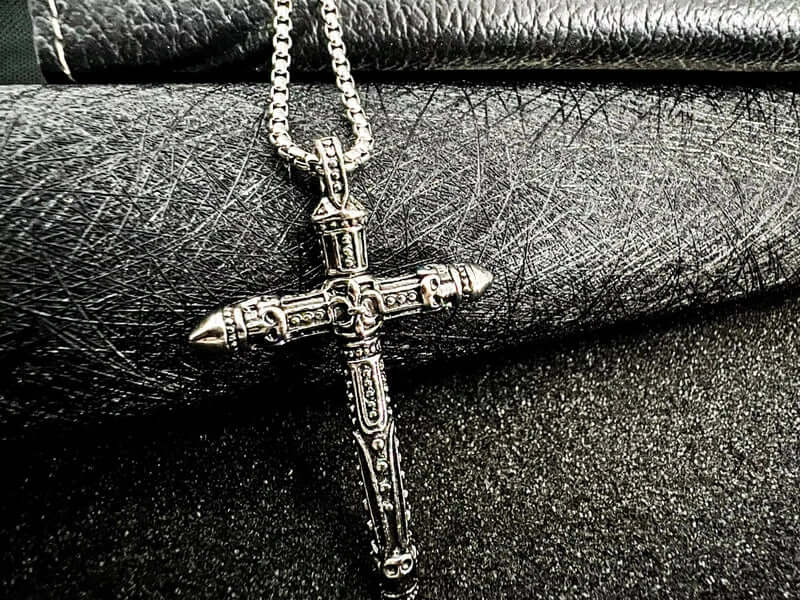 THE MEN THING SS Pendant/ Necklace RED INDIAN CROSS - Alloy Pendant with Pure Stainless Steel 24inch Round Box Chain , Milan trending Style for Men & Boy
