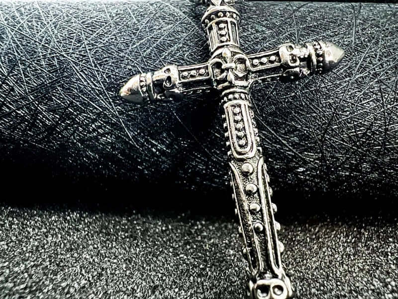 THE MEN THING SS Pendant/ Necklace RED INDIAN CROSS - Alloy Pendant with Pure Stainless Steel 24inch Round Box Chain , Milan trending Style for Men & Boy