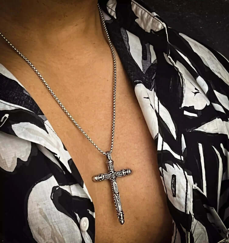 THE MEN THING SS Pendant/ Necklace RED INDIAN CROSS - Alloy Pendant with Pure Stainless Steel 24inch Round Box Chain , Milan trending Style for Men & Boy
