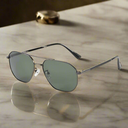 THE MEN THING Sunglasses J3347 - AMBER LUXE - HD Polarised Sunglasses for Men - UV400 Protection, Stainless Steel Frame - Gunmetal Frame with Green Lens